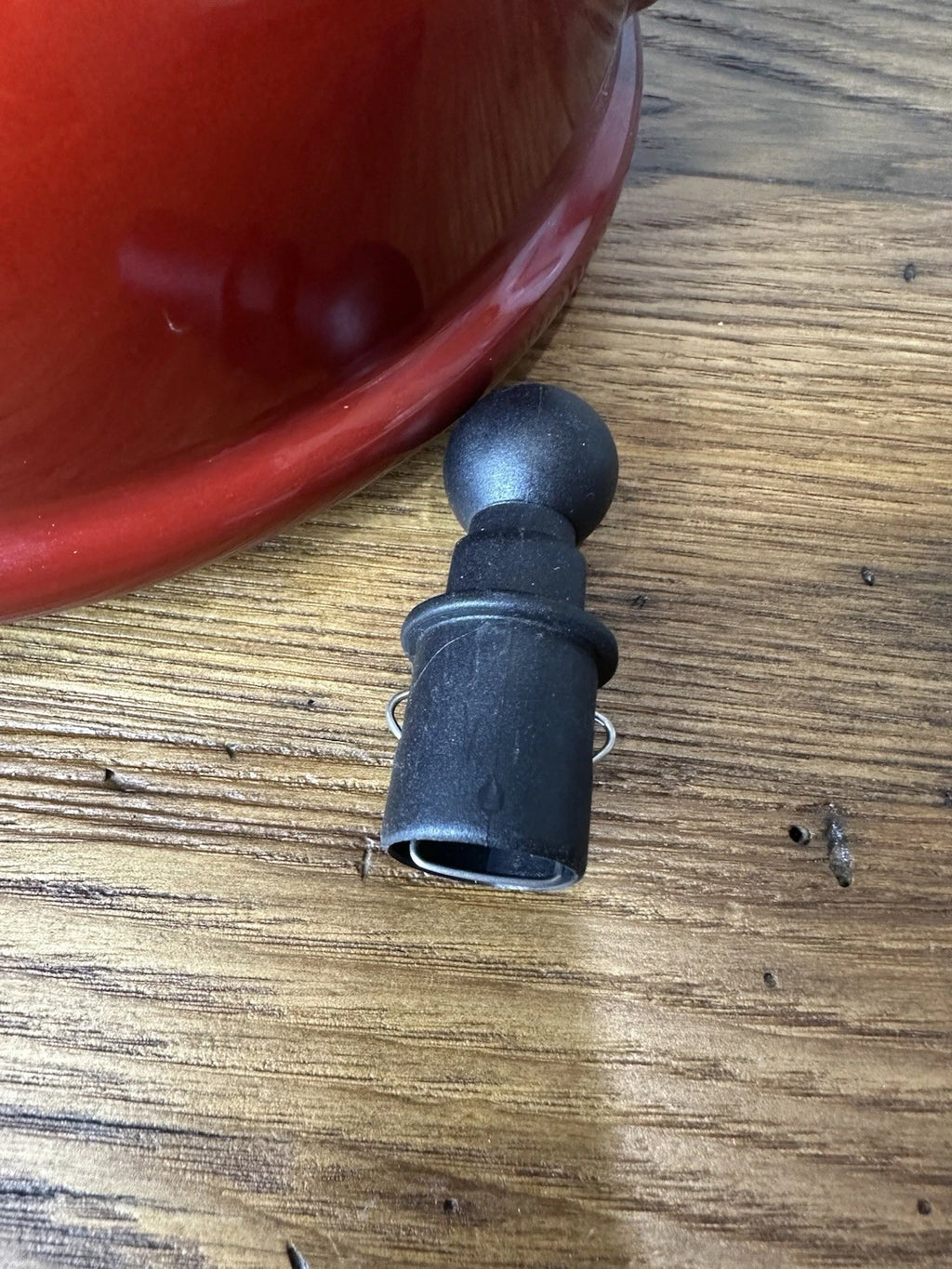 LE CREUSET Classic Whistling Tea Kettle Teapot RED Enamel 1.7qt Via Excellent