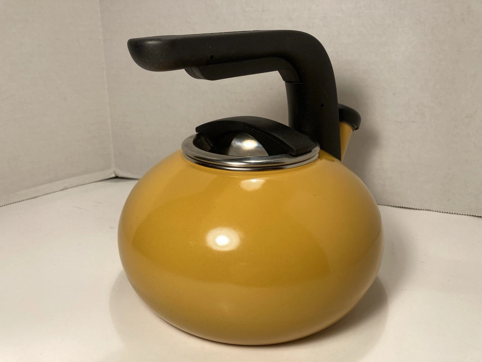 KitchenAid 1.5  Qt. Yellow Whistling Tea Pot VintageMid-Century Modern Clean