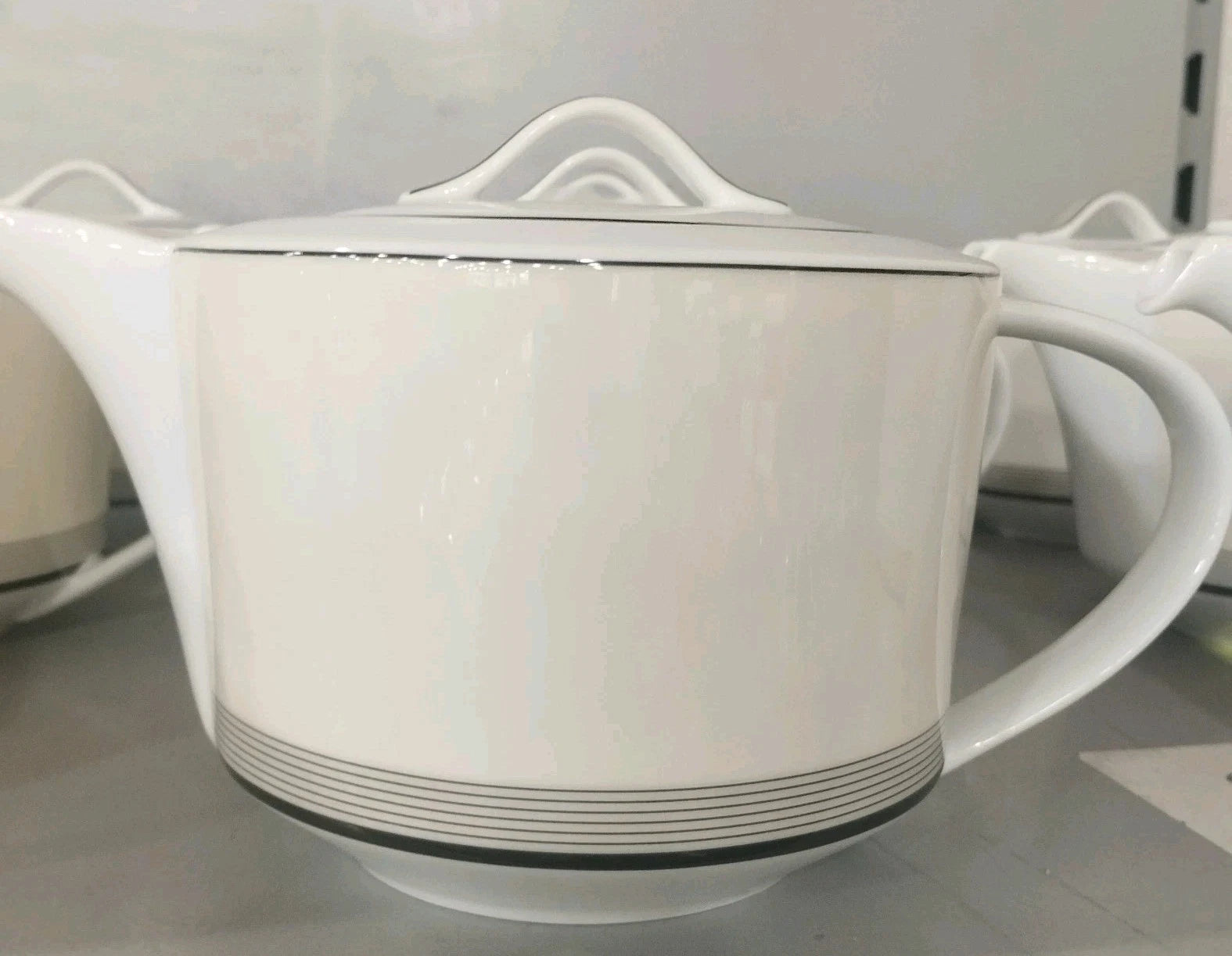 FAIRMONT & MAIN ART DECO INSPIRED FINE WHITE PORCELAIN CHINA 'DECO' TEAPOT (1L)