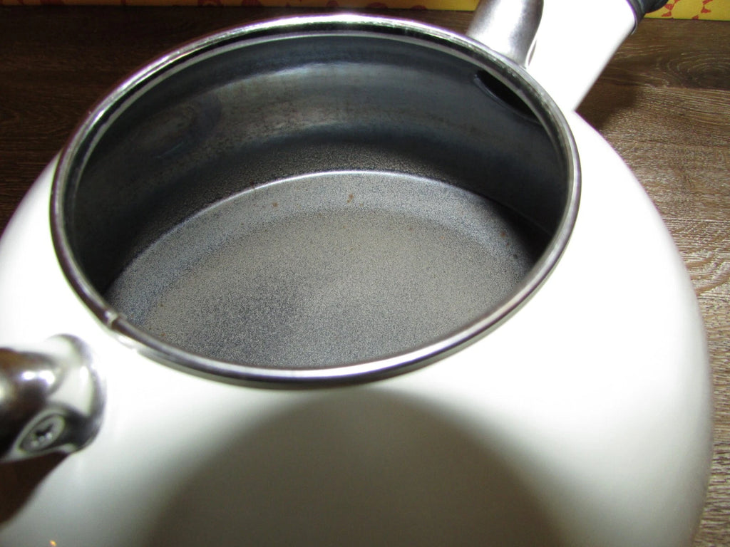 COPCO Whistling Teapot Tea Kettle Cream Enamel Tea Pot 2.5 Qts