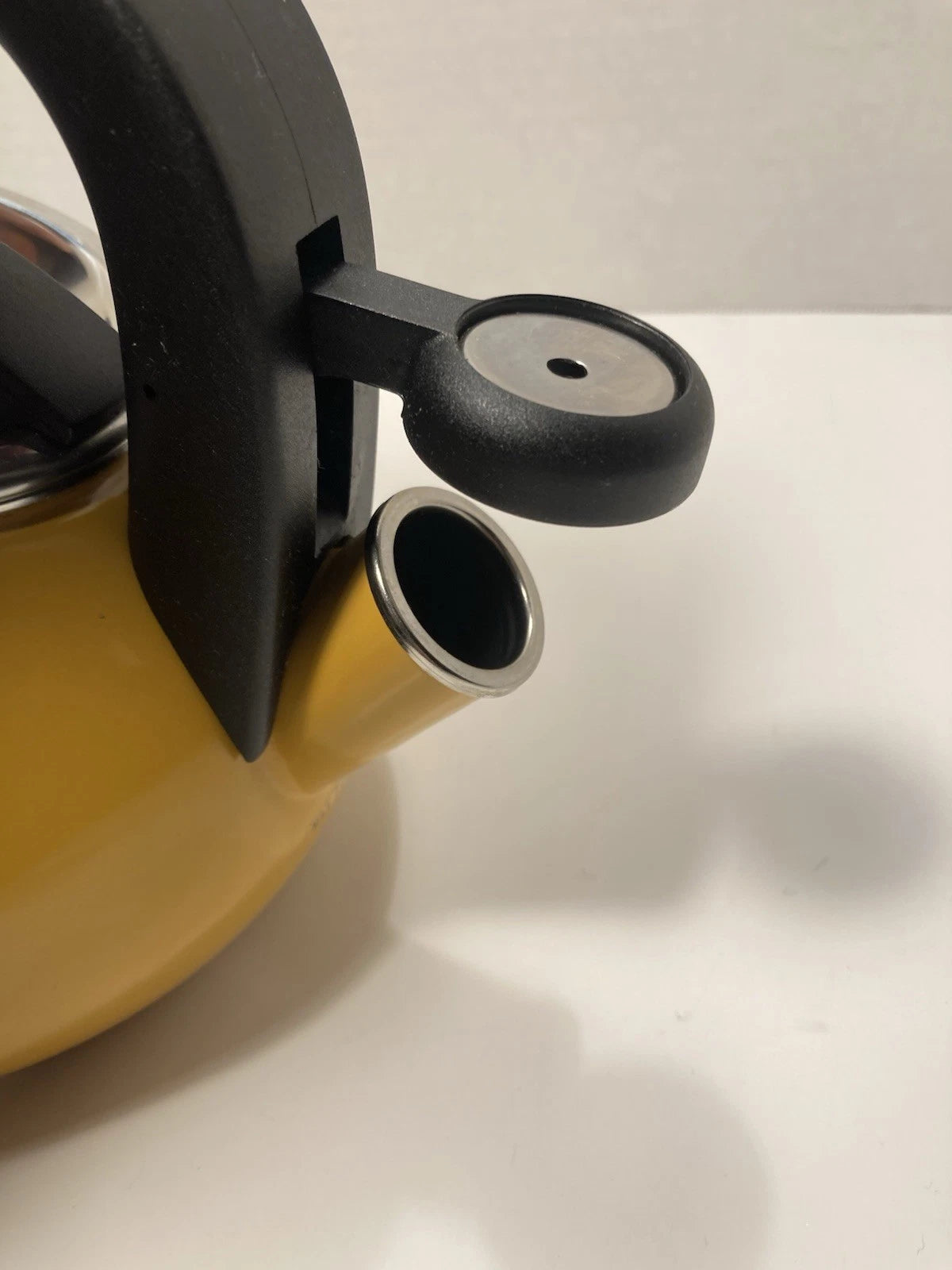 KitchenAid 1.5  Qt. Yellow Whistling Tea Pot VintageMid-Century Modern Clean