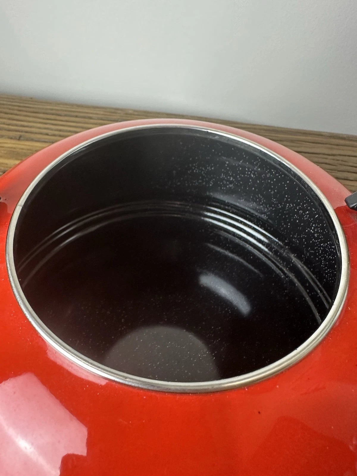 LE CREUSET Classic Whistling Tea Kettle Teapot RED Enamel 1.7qt Via Excellent