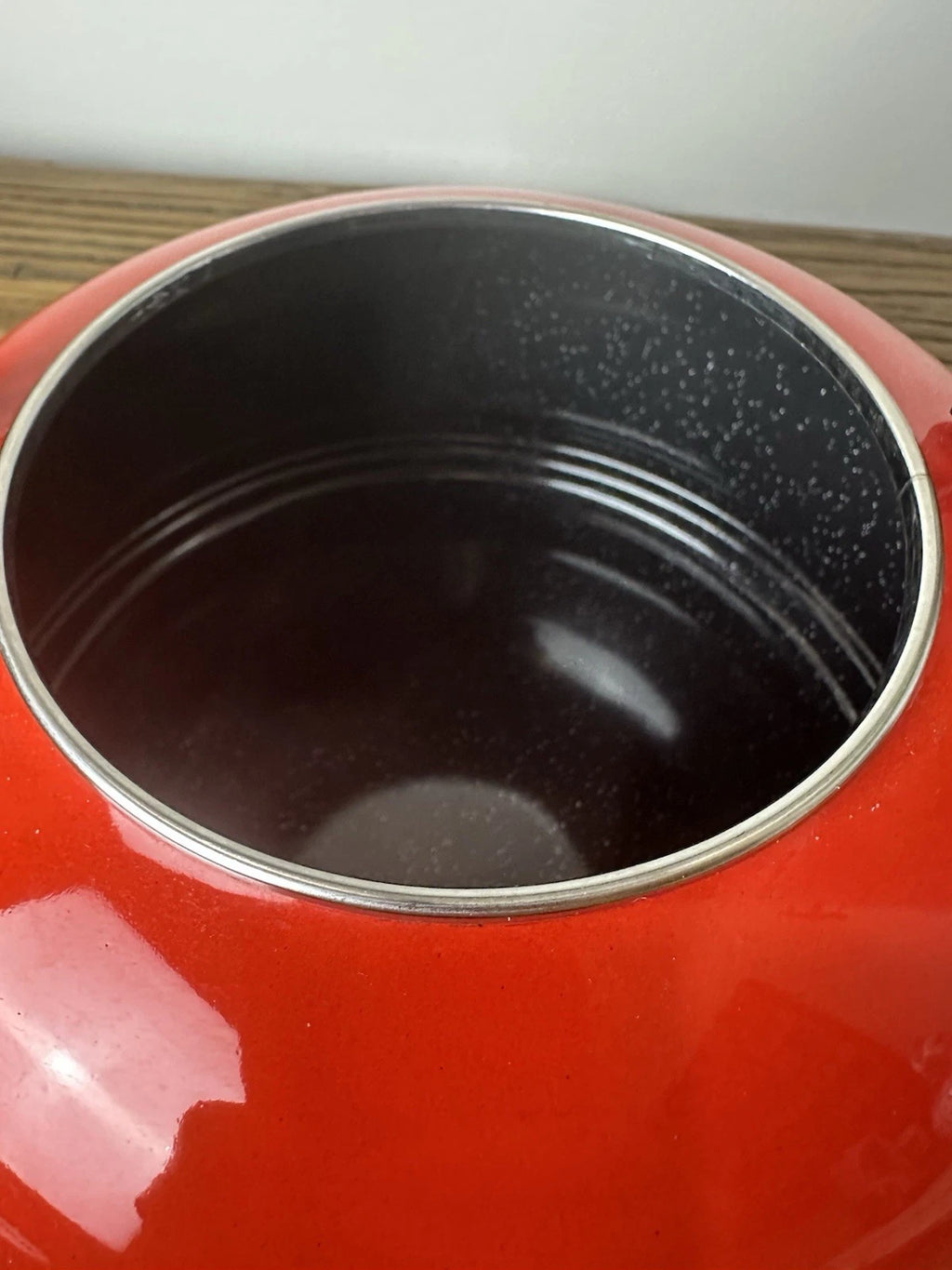 LE CREUSET Classic Whistling Tea Kettle Teapot RED Enamel 1.7qt Via Excellent