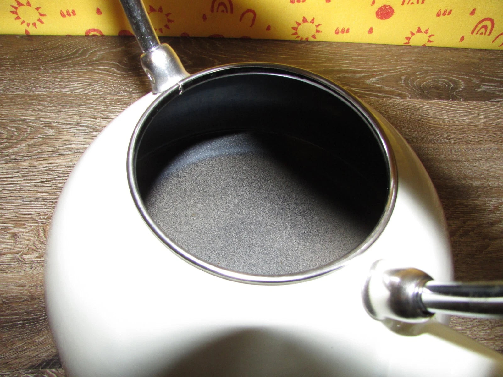 COPCO Whistling Teapot Tea Kettle Cream Enamel Tea Pot 2.5 Qts