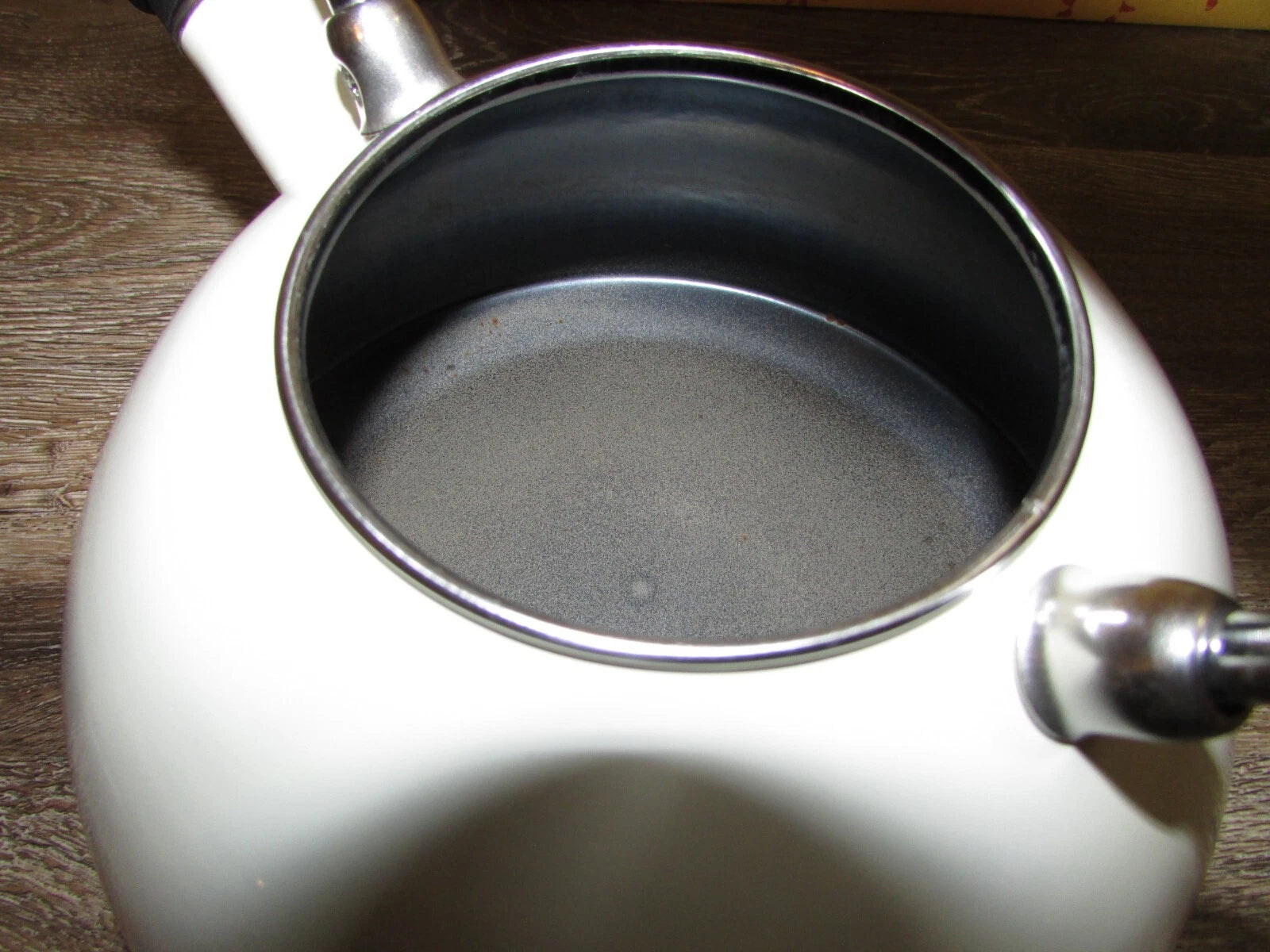 COPCO Whistling Teapot Tea Kettle Cream Enamel Tea Pot 2.5 Qts