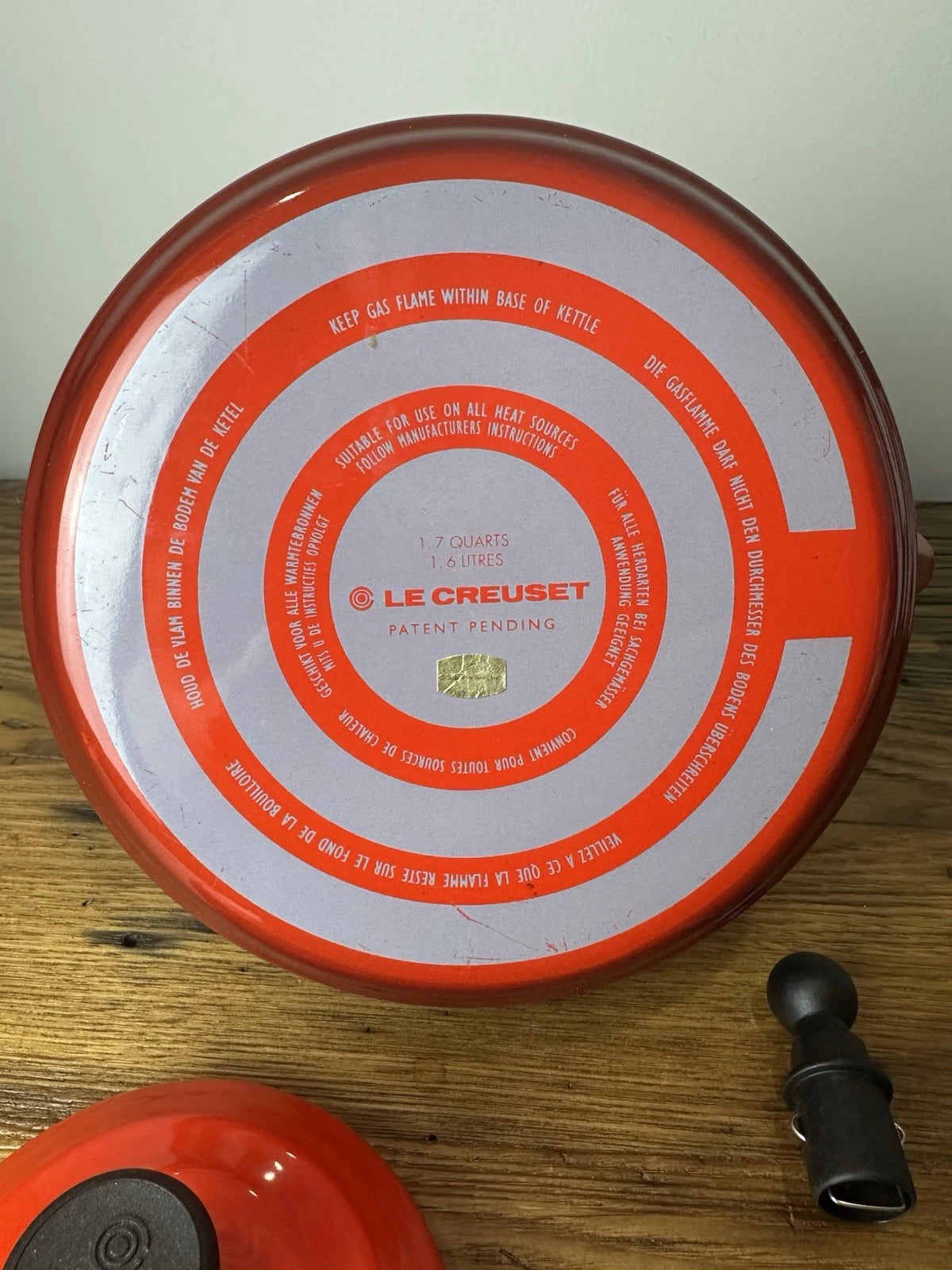 LE CREUSET Classic Whistling Tea Kettle Teapot RED Enamel 1.7qt Via Excellent