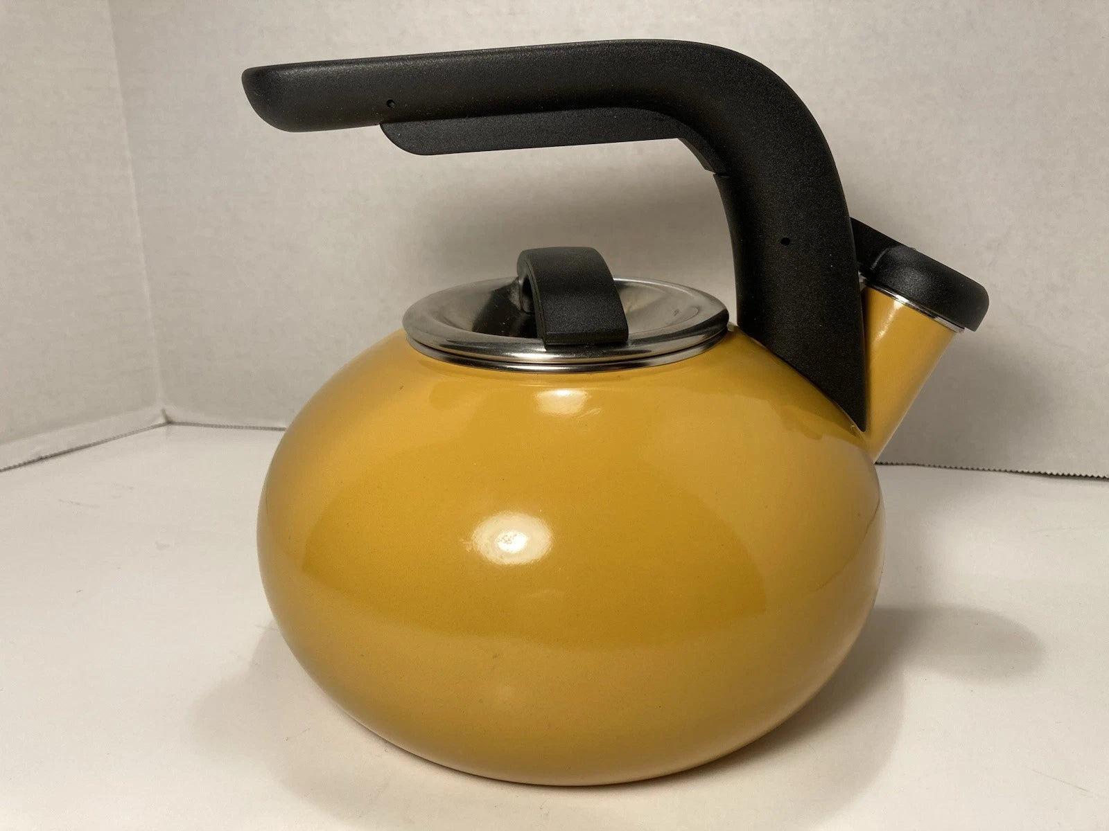 KitchenAid 1.5  Qt. Yellow Whistling Tea Pot VintageMid-Century Modern Clean
