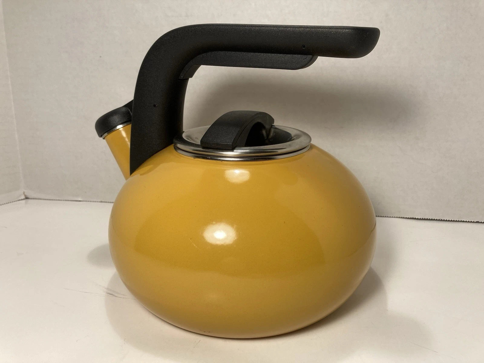 KitchenAid 1.5  Qt. Yellow Whistling Tea Pot VintageMid-Century Modern Clean
