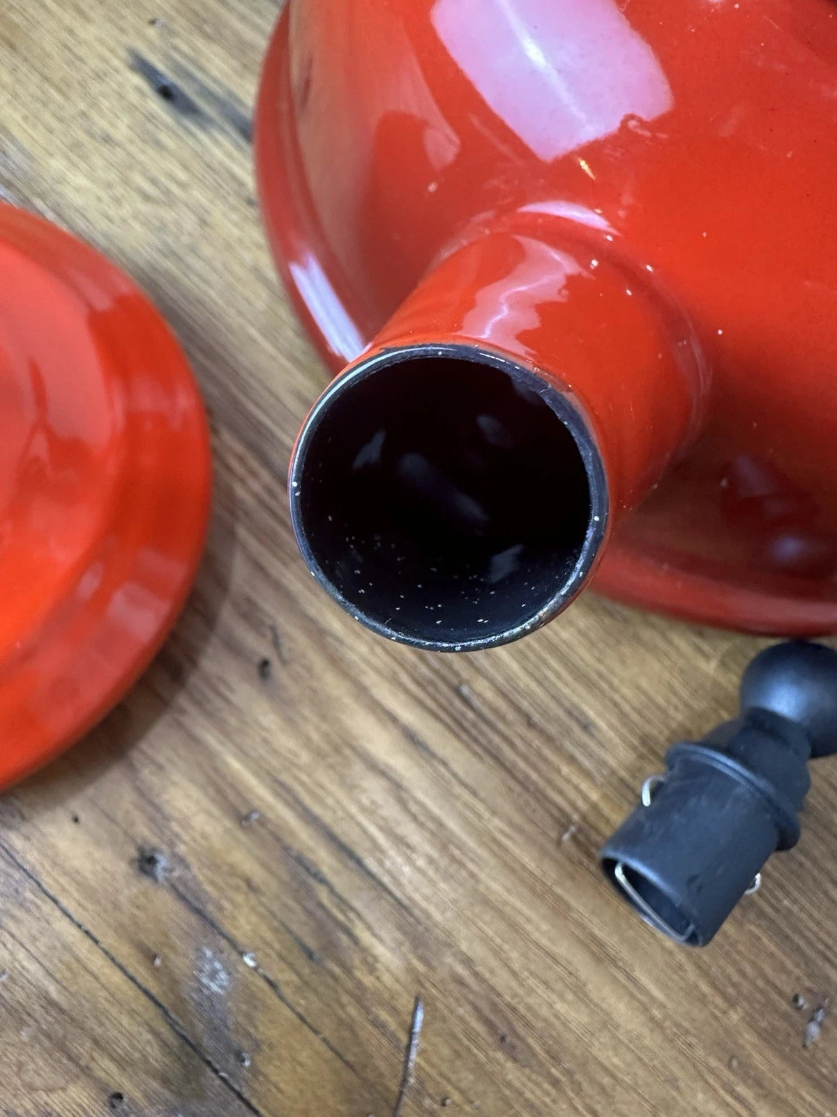 LE CREUSET Classic Whistling Tea Kettle Teapot RED Enamel 1.7qt Via Excellent