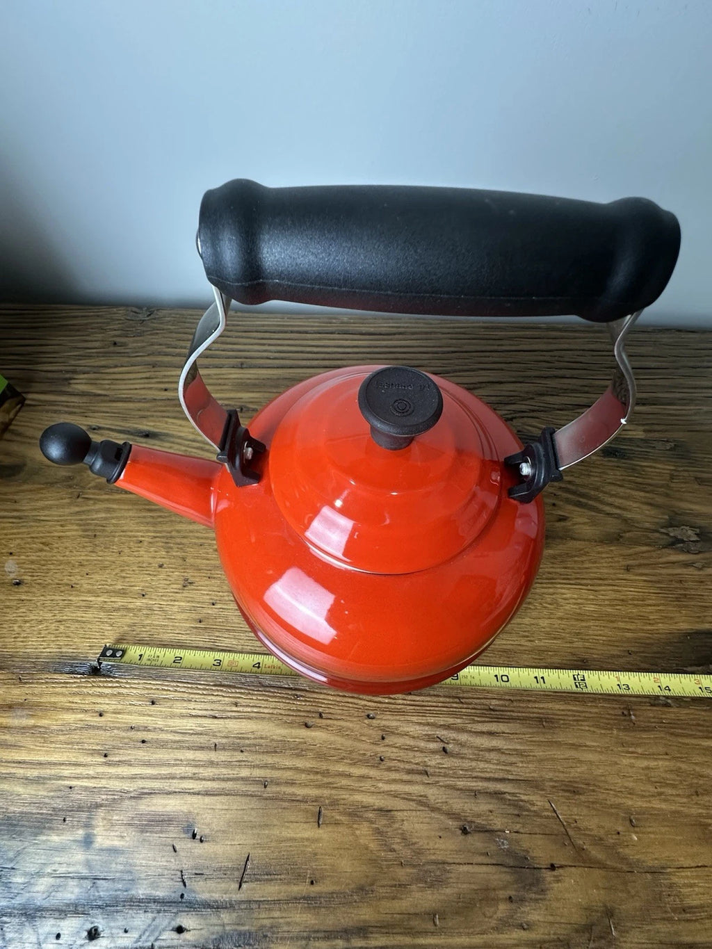 LE CREUSET Classic Whistling Tea Kettle Teapot RED Enamel 1.7qt Via Excellent