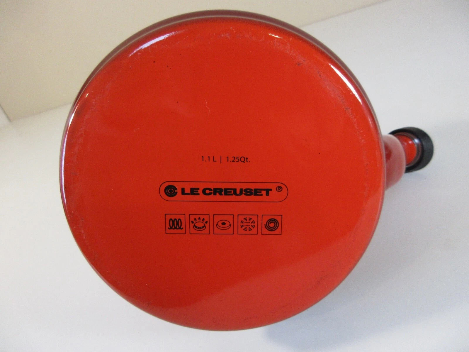 Le Creuset 1.25 Qt / 1.1 L Kettle Teapot Red Ombre Flame Enamel Whistling EUC!