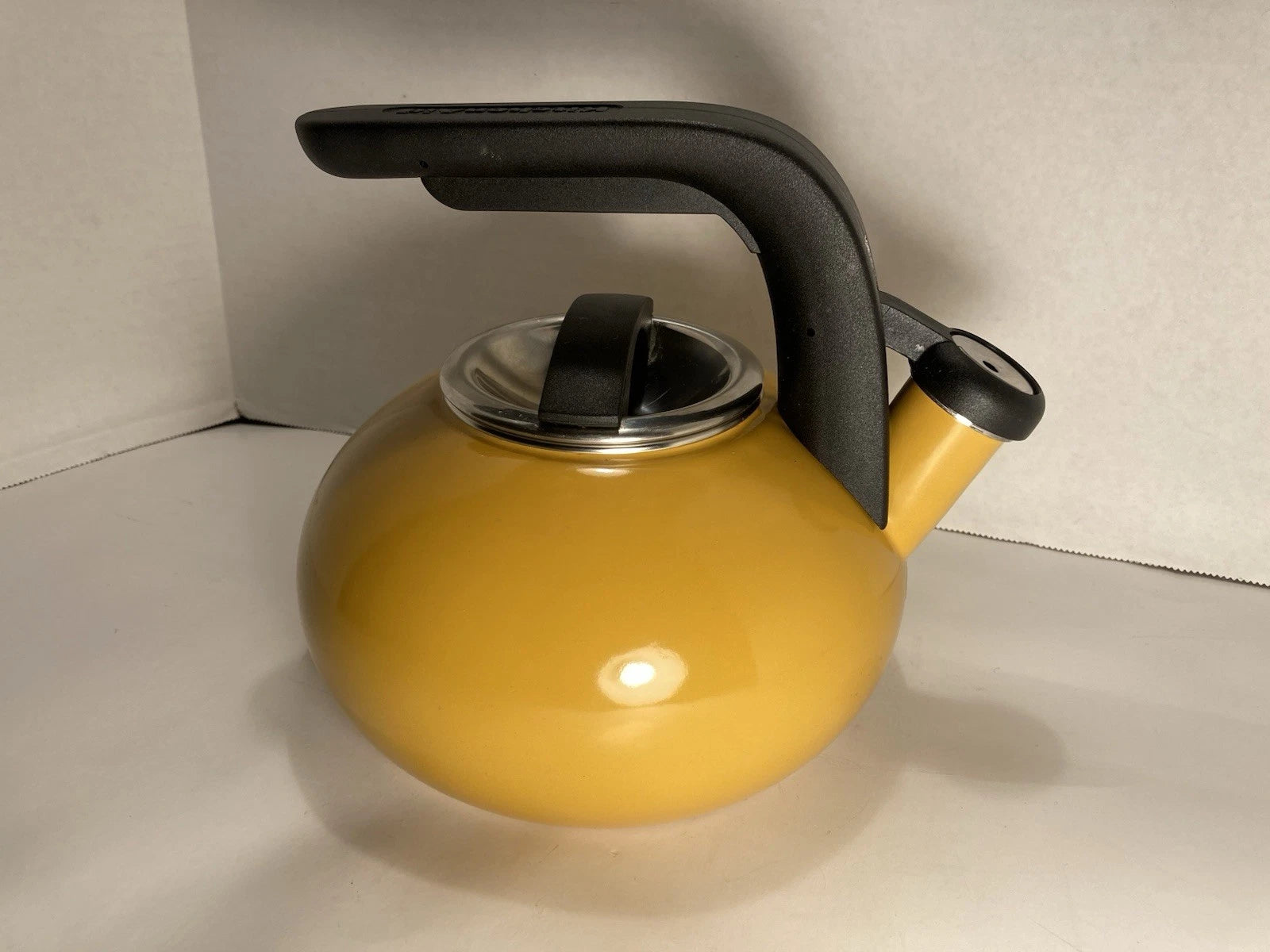 KitchenAid 1.5  Qt. Yellow Whistling Tea Pot VintageMid-Century Modern Clean