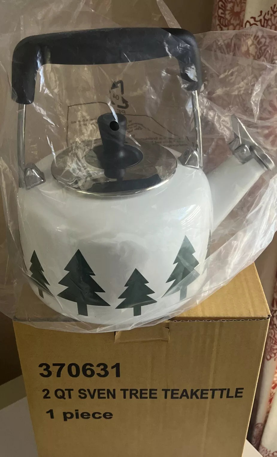 Chantal Whistling Teakettle 2 QT Enamel Brand New In Box