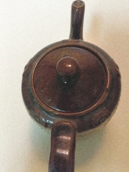 ENGLISH Vintage Tea pot.  IT Has A Little Chip But It Is Fully Functional!  mc