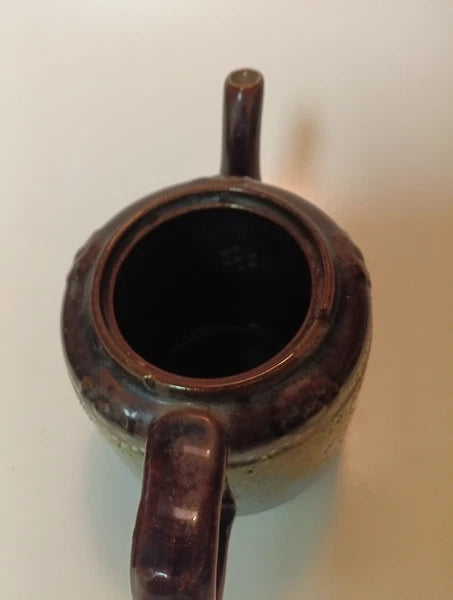 ENGLISH Vintage Tea pot.  IT Has A Little Chip But It Is Fully Functional!  mc