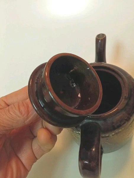 ENGLISH Vintage Tea pot.  IT Has A Little Chip But It Is Fully Functional!  mc