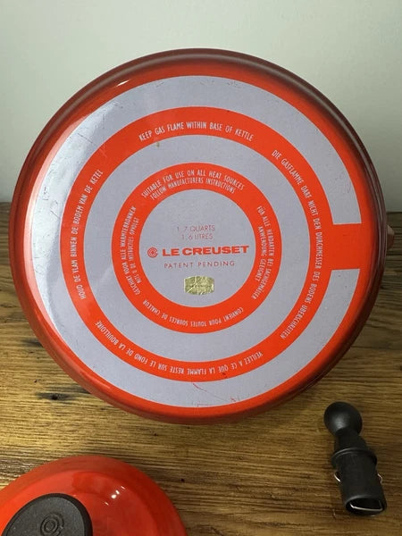 LE CREUSET Classic Whistling Tea Kettle Teapot RED Enamel 1.7qt Via Excellent