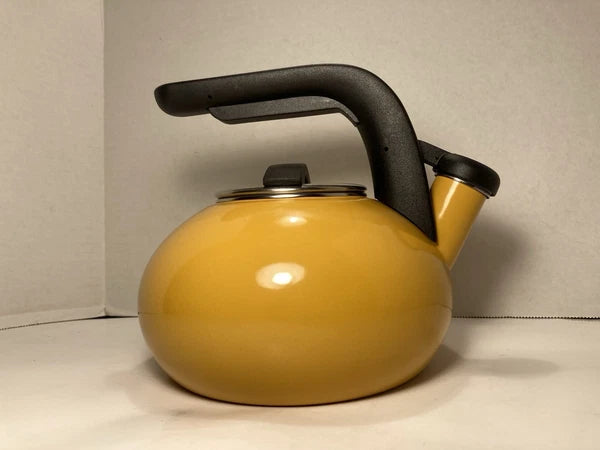 KitchenAid 1.5  Qt. Yellow Whistling Tea Pot VintageMid-Century Modern Clean