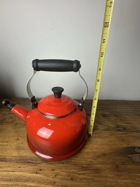 LE CREUSET Classic Whistling Tea Kettle Teapot RED Enamel 1.7qt Via Excellent