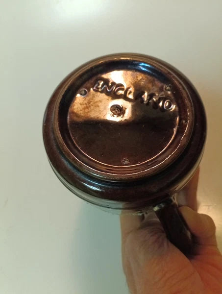 ENGLISH Vintage Tea pot.  IT Has A Little Chip But It Is Fully Functional!  mc