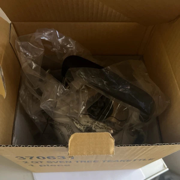 Chantal Whistling Teakettle 2 QT Enamel Brand New In Box