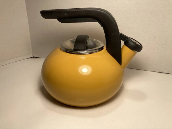 KitchenAid 1.5  Qt. Yellow Whistling Tea Pot VintageMid-Century Modern Clean