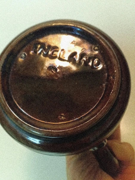 ENGLISH Vintage Tea pot.  IT Has A Little Chip But It Is Fully Functional!  mc