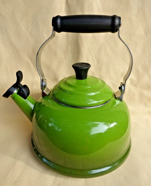 Le Creuset Enamel on Steel 1.7 Qt Palm Green Whistling Tea Kettle  Ombre VGUC