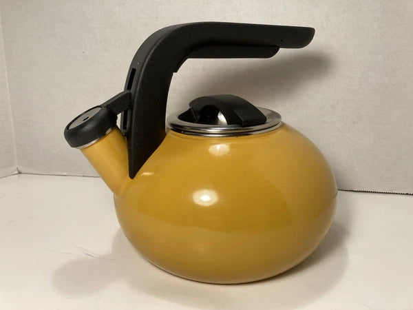 KitchenAid 1.5  Qt. Yellow Whistling Tea Pot VintageMid-Century Modern Clean